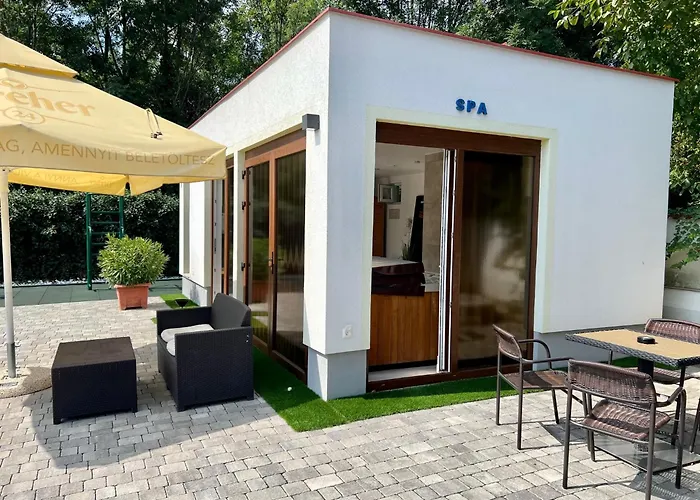 Bajor Panzio Buek-Buekfuerdo, Adults Friendly 12 Plus