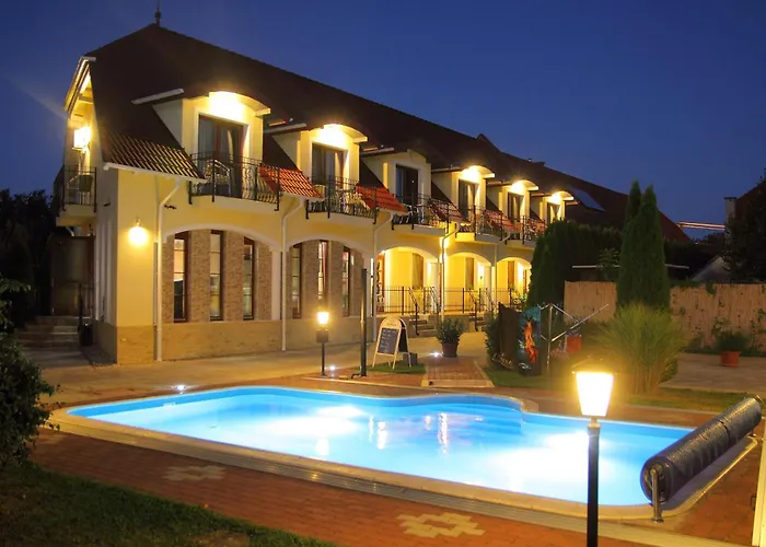 Bajor Panzio Buek-Buekfuerdo, Adults Friendly 12 Plus