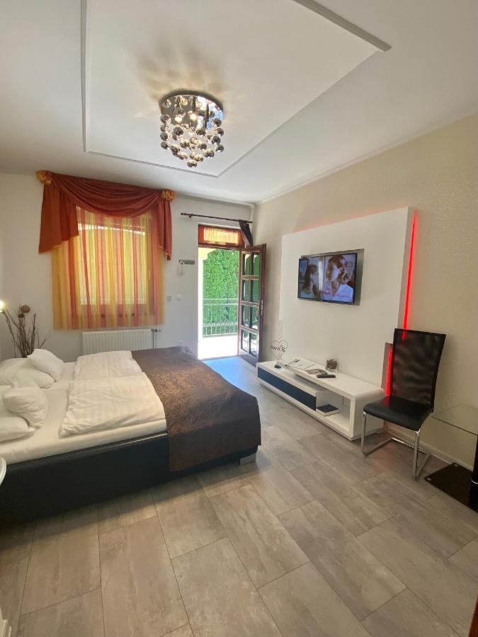 Bajor Panzio Buek-buekfuerdo, Adults Friendly 12 Aparthotel