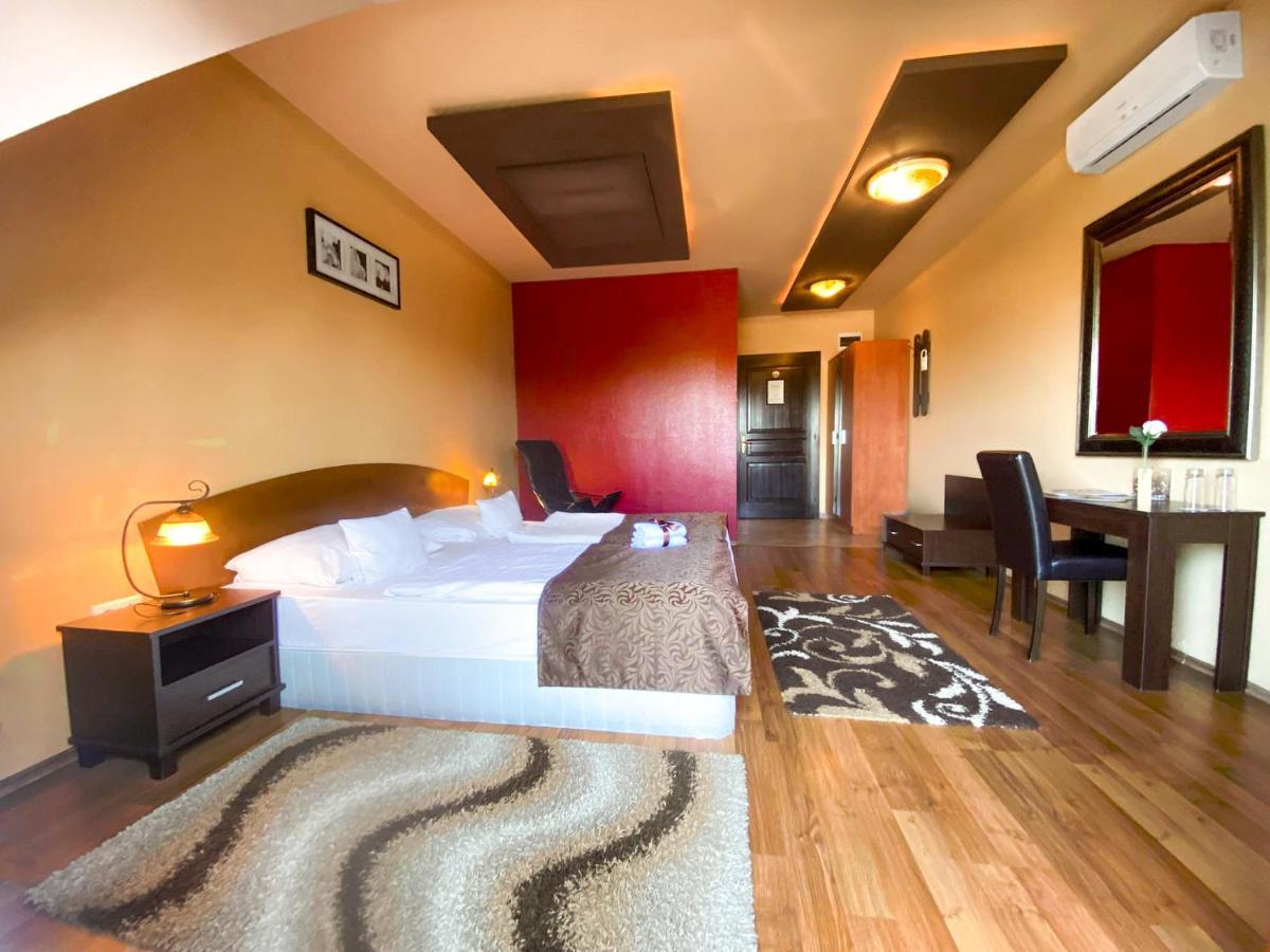 Bajor Panzio Buek-buekfuerdo, Adults Friendly 12