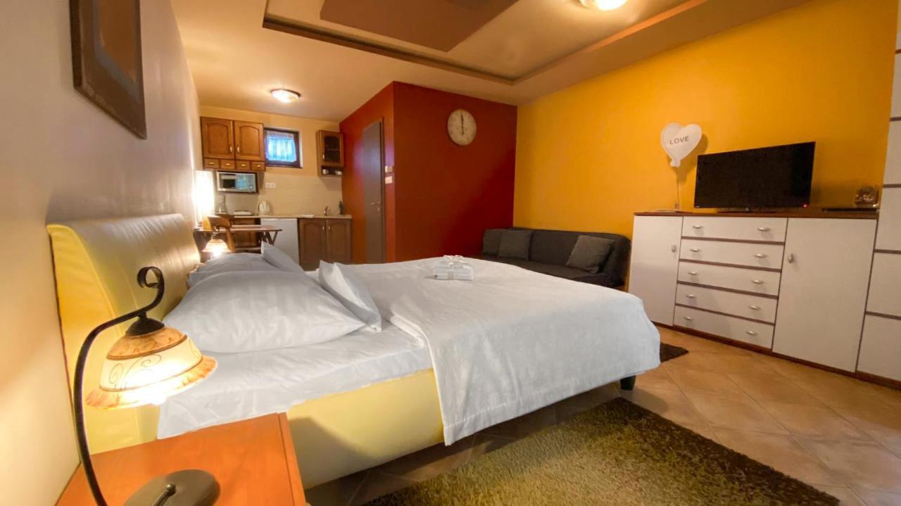 Bajor Panzio Buek-buekfuerdo, Adults Friendly 12 Aparthotel