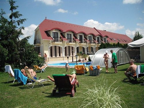 Bajor Panzio Buek-buekfuerdo, Adults Friendly 12 3*
