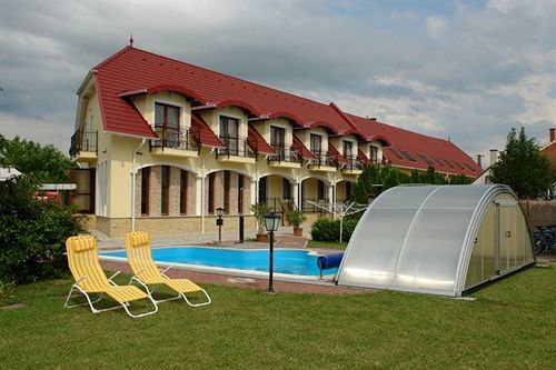 Bajor Panzio Buek-buekfuerdo, Adults Friendly 12 Aparthotel